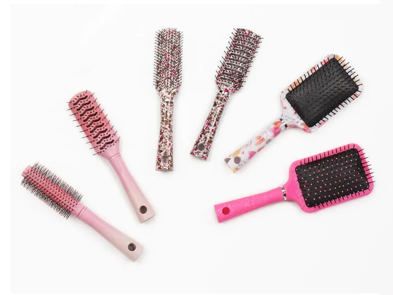 Verschiedene ausgefallene Haarbürsten-Sets aus Kunststoff