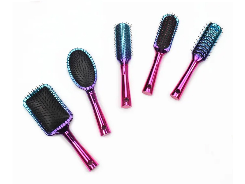 Verschiedene ausgefallene Haarbürsten-Sets aus Kunststoff