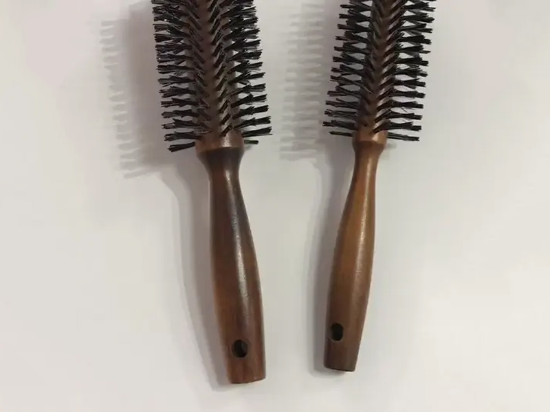 Runde Haarbürste aus Holz