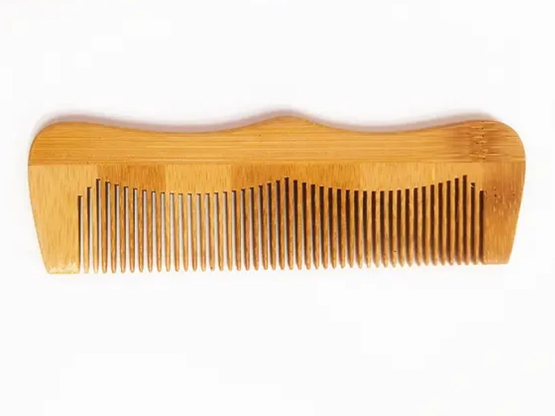 Umweltfreundliche Haarbürste aus Naturholz